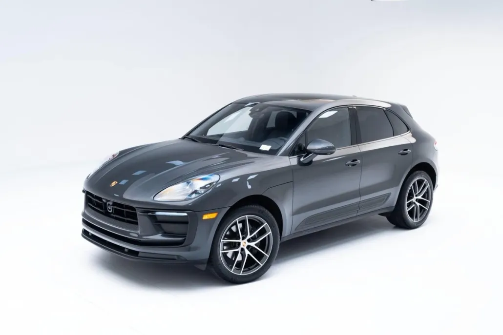2025 Porsche Macan T photo 1