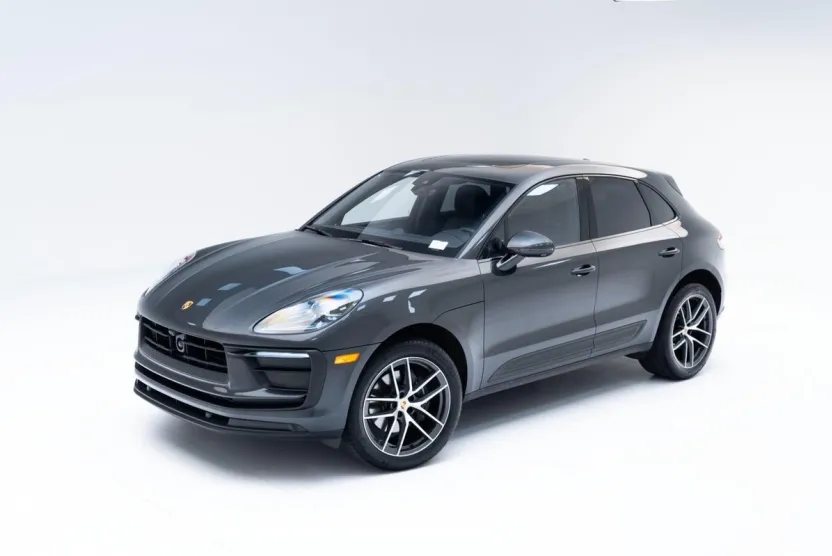 2025 Porsche Macan T photo 1
