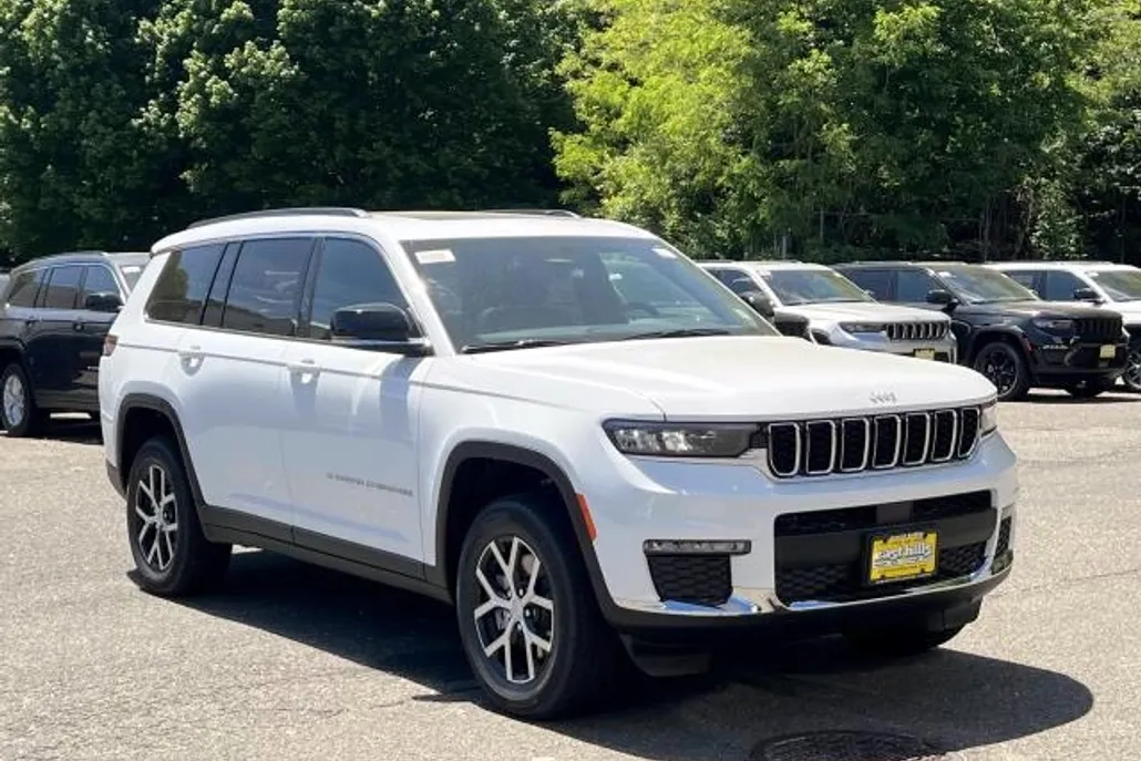 2025 Jeep Grand Cherokee L photo 1