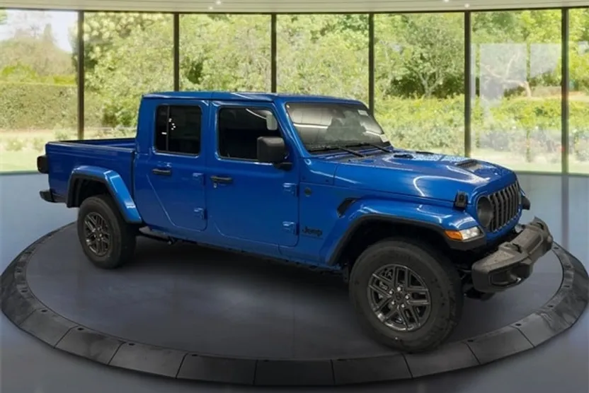 2025 Jeep Gladiator Sport S photo 1