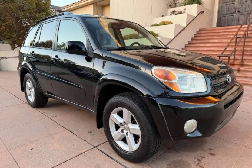 2005 Toyota RAV4 Base photo 1