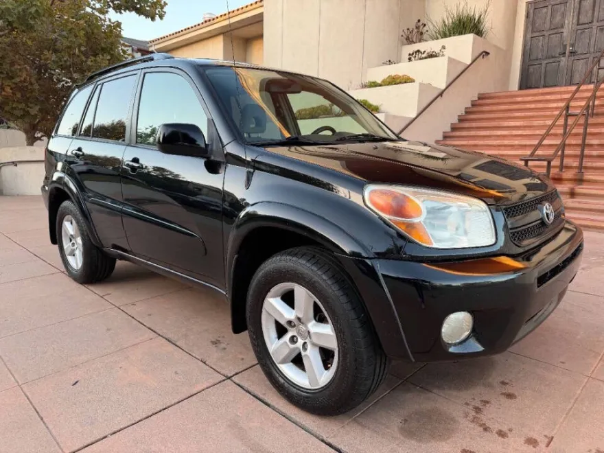 2005 Toyota RAV4 Base photo 1