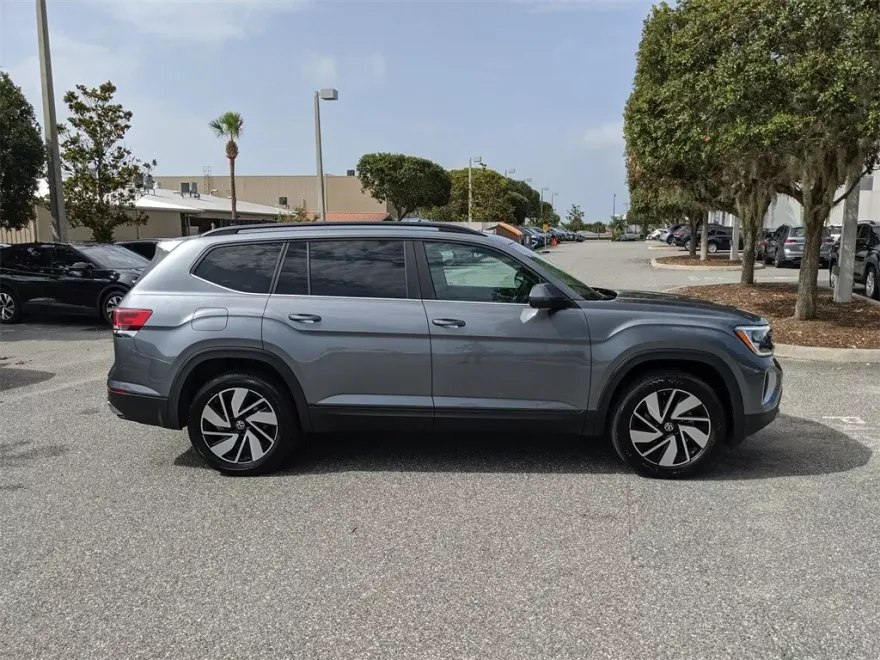 2025 Volkswagen Atlas SE Technology photo 1