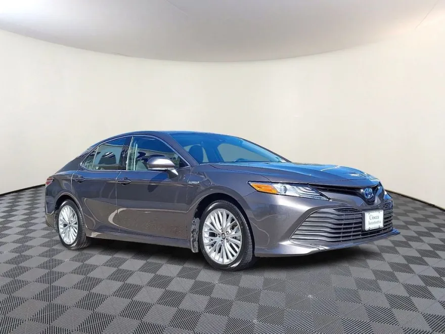 2020 Toyota Camry Hybrid XLE photo 1