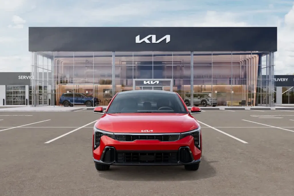 2025 Kia K4 GT-Line photo 1