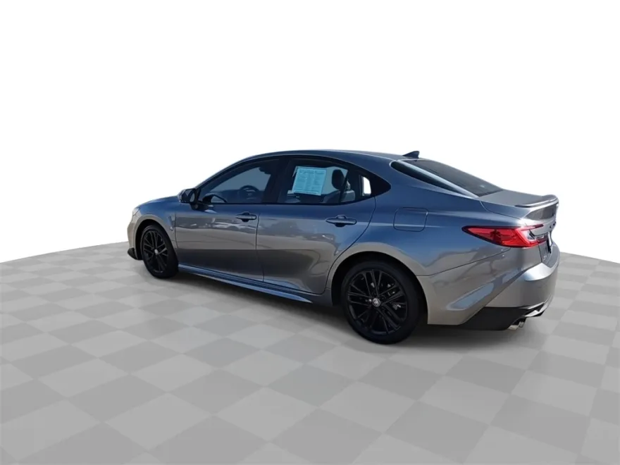 2025 Toyota Camry SE photo 1