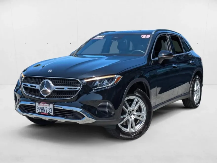 2025 Mercedes Benz GLC 300 4MATIC photo 1