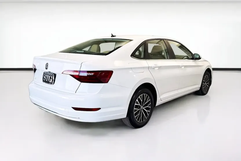 2020 Volkswagen Jetta SE R-Line photo 1