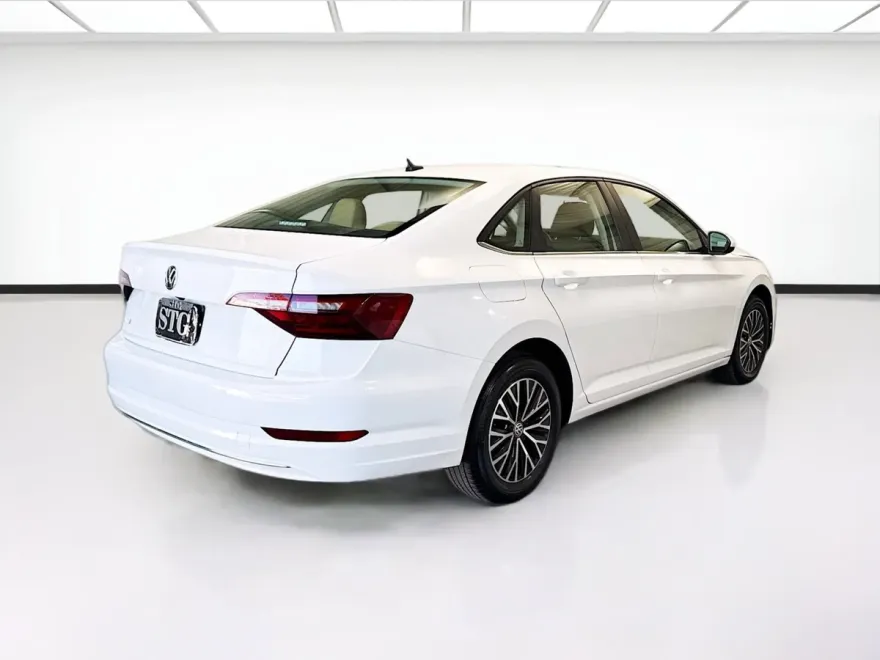 2020 Volkswagen Jetta SE R-Line photo 1