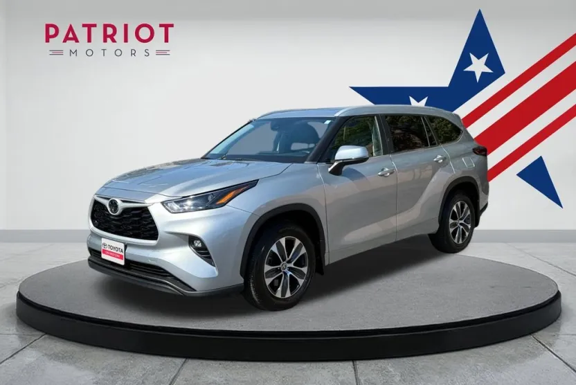 2023 Toyota Highlander XLE photo 1