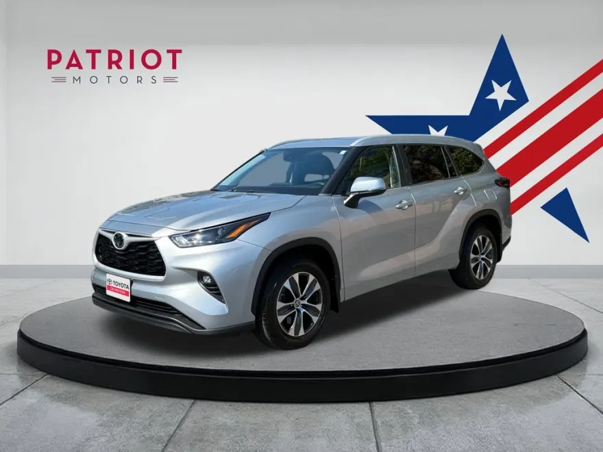2023 Toyota Highlander XLE photo 1