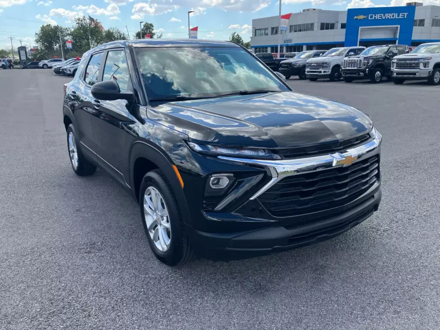 2024 Chevrolet Trailblazer LS photo 1