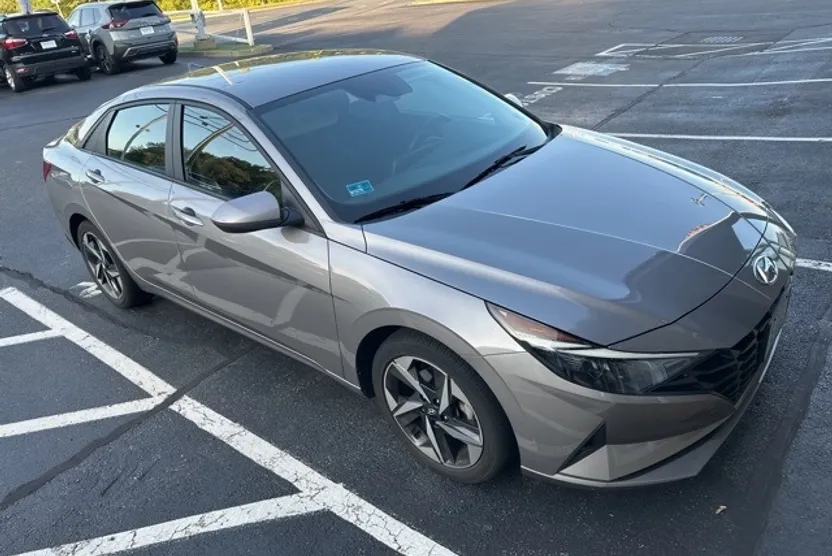 2023 Hyundai Elantra SEL photo 1