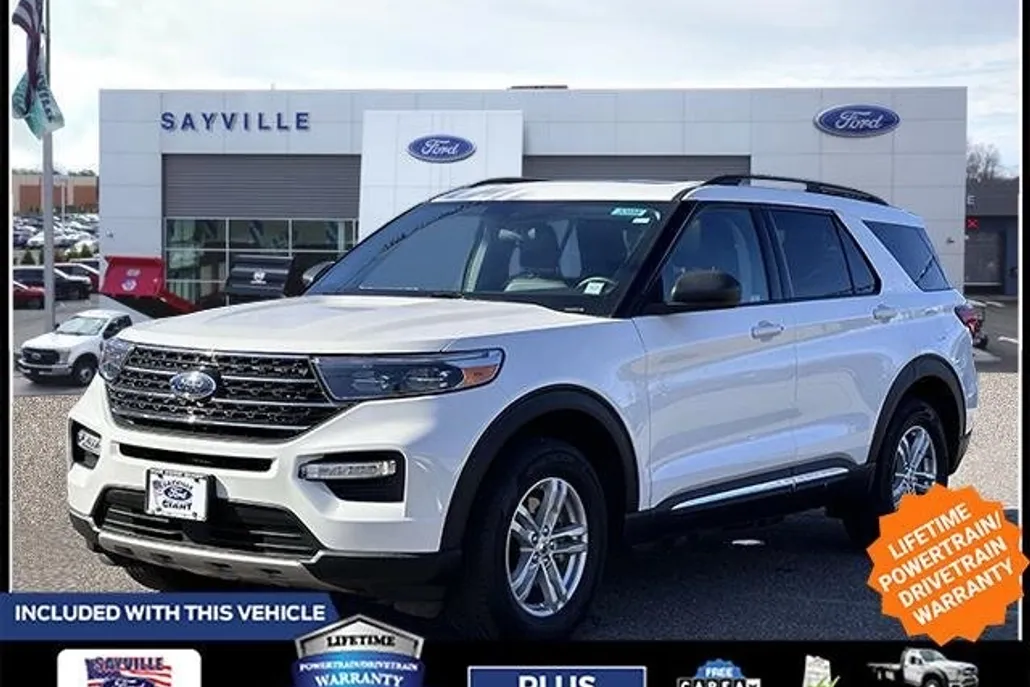 2022 Ford Explorer XLT photo 1
