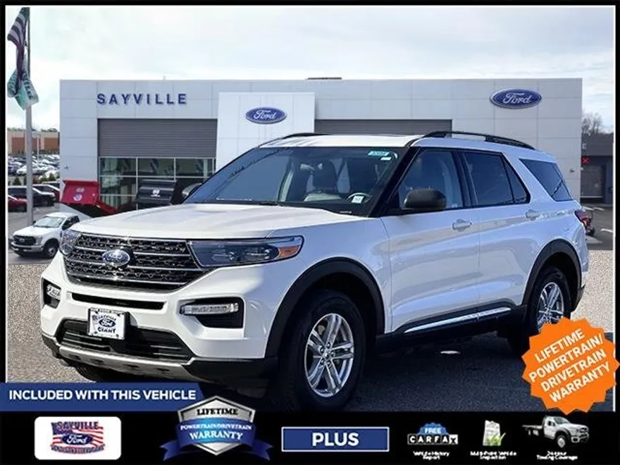 2022 Ford Explorer XLT photo 1