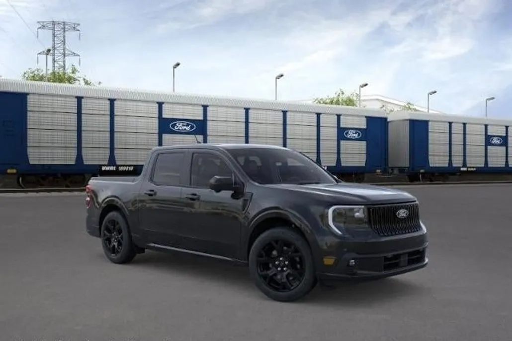 2025 Ford Maverick photo 1