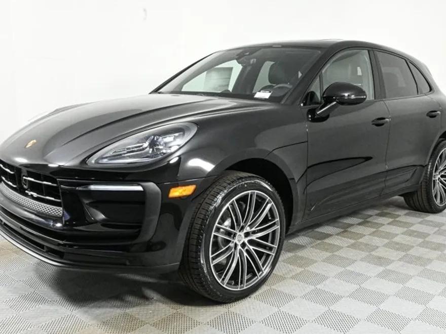 2025 Porsche Macan T photo 1