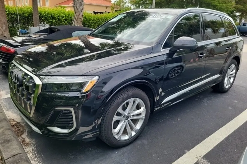 2025 Audi Q7 55 Prestige photo 1