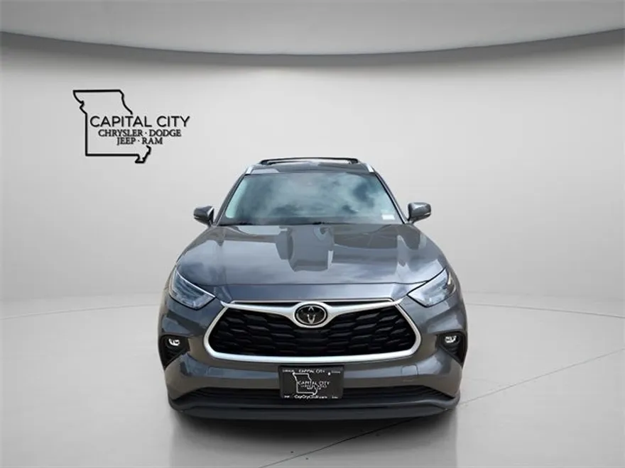 2022 Toyota Highlander XLE photo 1