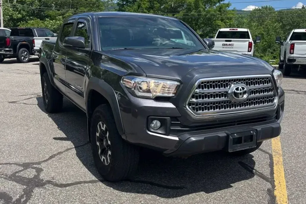 2017 Toyota Tacoma Double Cab TRD Off-Road photo 1