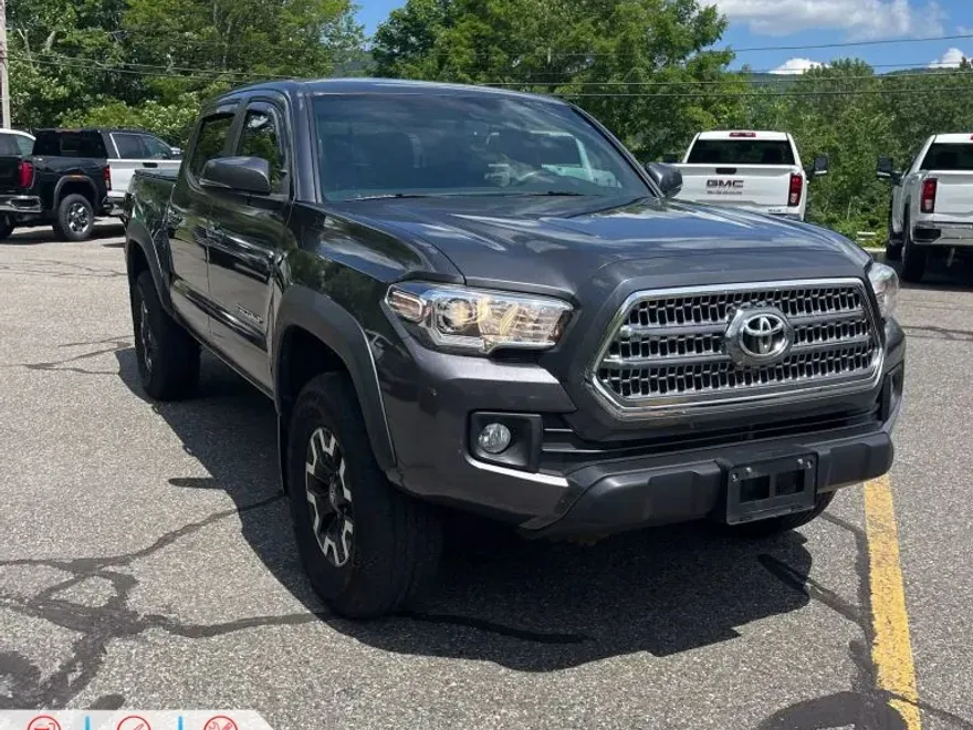 2017 Toyota Tacoma Double Cab TRD Off-Road photo 1