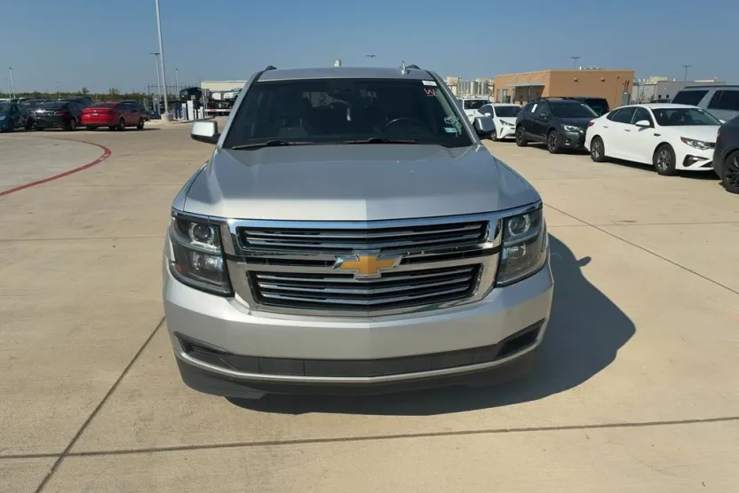2016 Chevrolet Suburban 1500 LT photo 1