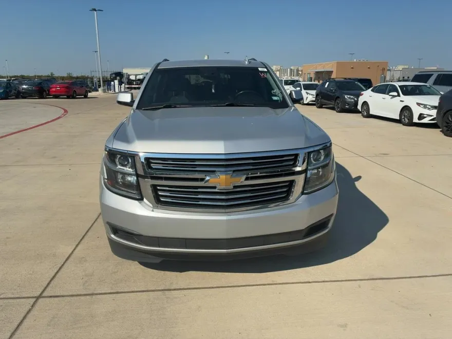 2016 Chevrolet Suburban 1500 LT photo 1