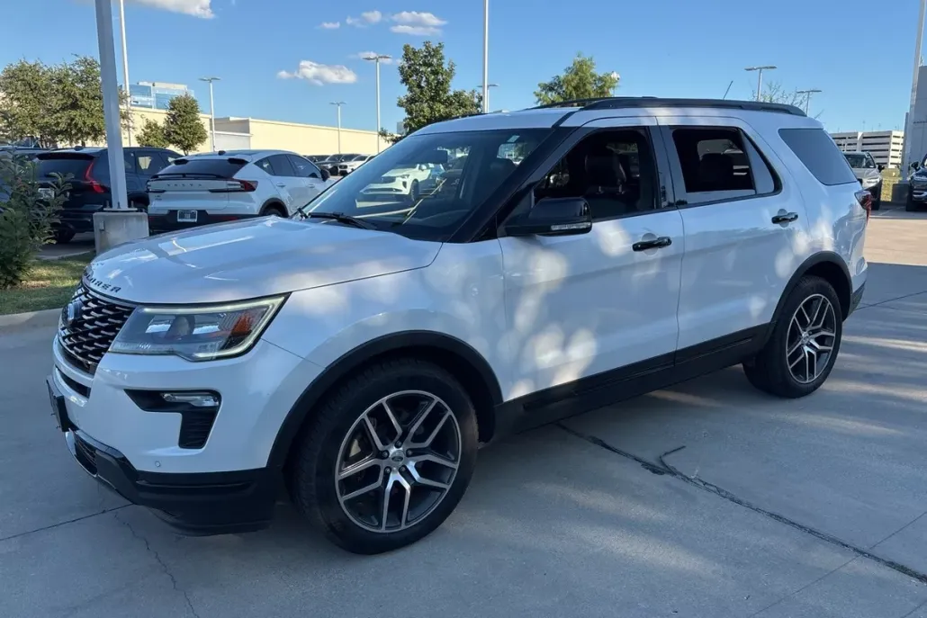 2018 Ford Explorer Sport photo 1