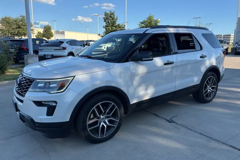 2018 Ford Explorer Sport photo 1