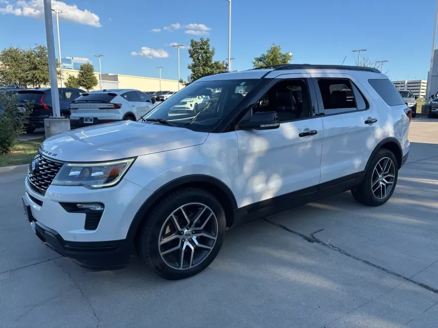 2018 Ford Explorer Sport photo 1