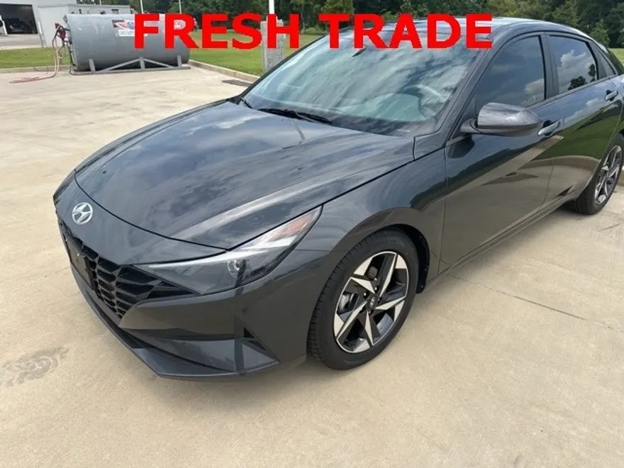 2023 Hyundai Elantra SEL photo 1