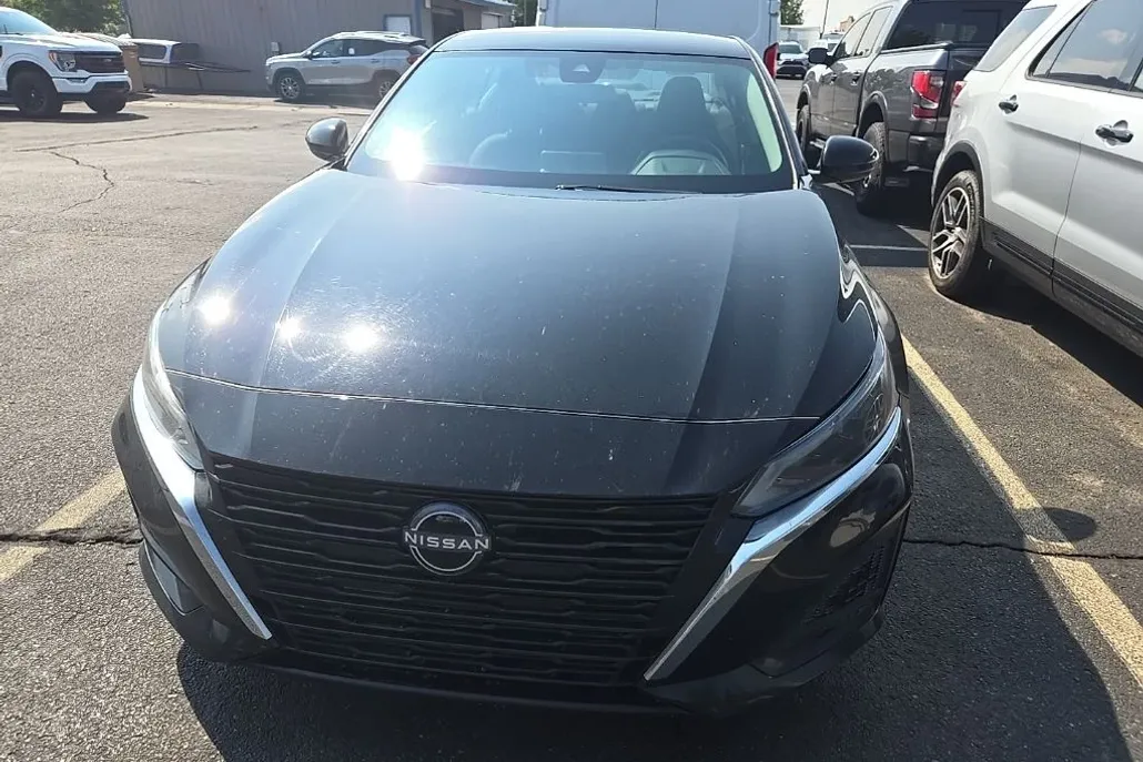 2023 Nissan Altima 2.5 SV photo 1