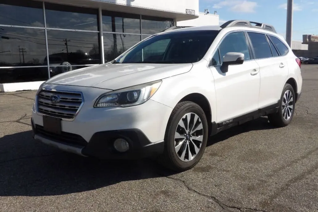 2016 Subaru Outback Limited photo 1