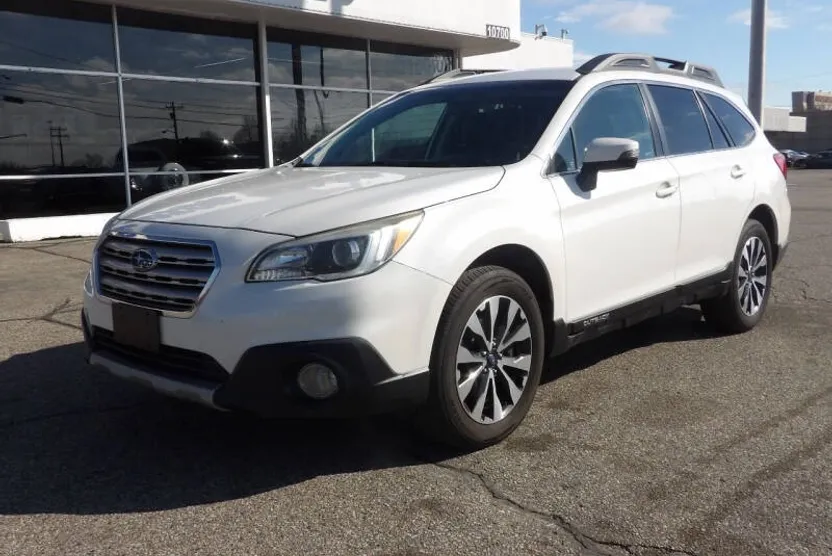 2016 Subaru Outback Limited photo 1