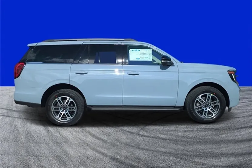 2025 Ford Expedition photo 1