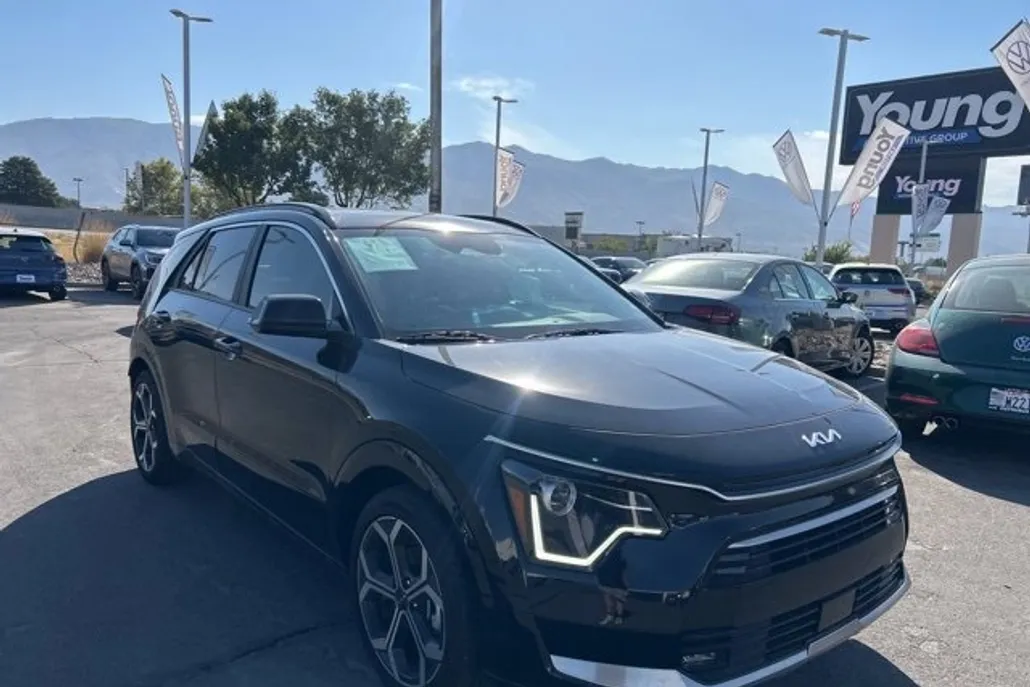 2024 Kia Niro EX Touring photo 1