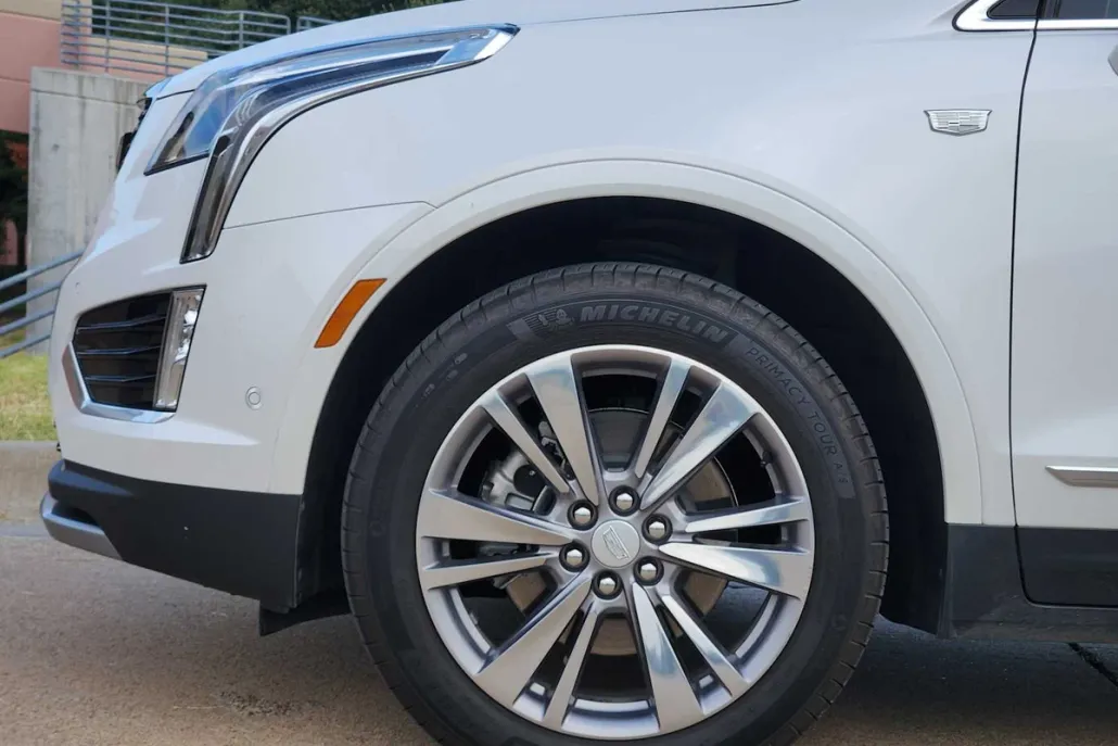 2025 Cadillac XT4 Premium Luxury photo 1
