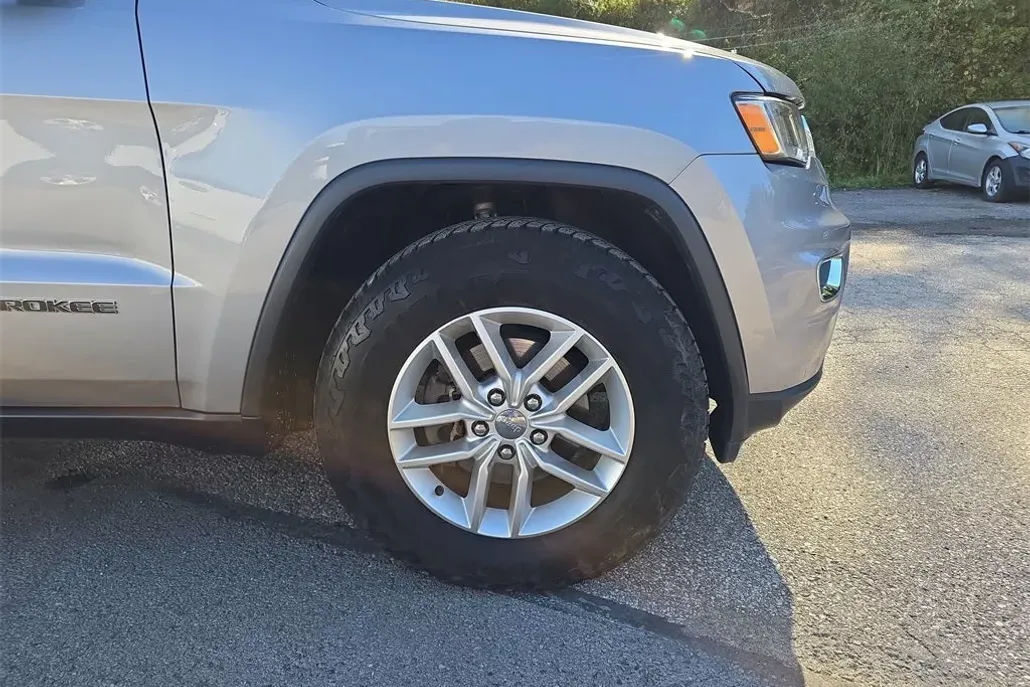 2017 Jeep Grand Cherokee Laredo photo 1