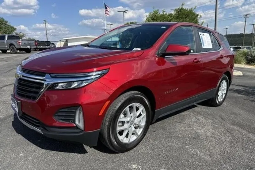 2024 Chevrolet Equinox LT photo 1