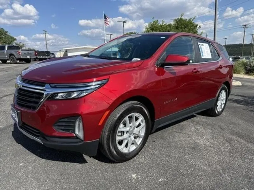 2024 Chevrolet Equinox LT photo 1