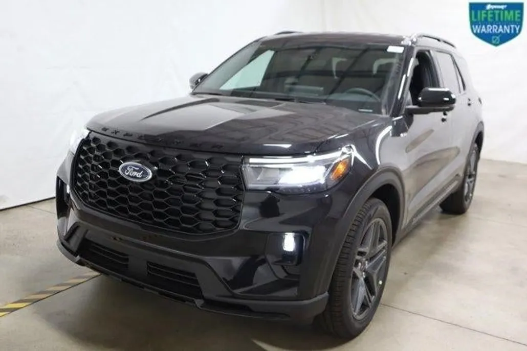 2025 Ford Explorer ST-Line photo 1