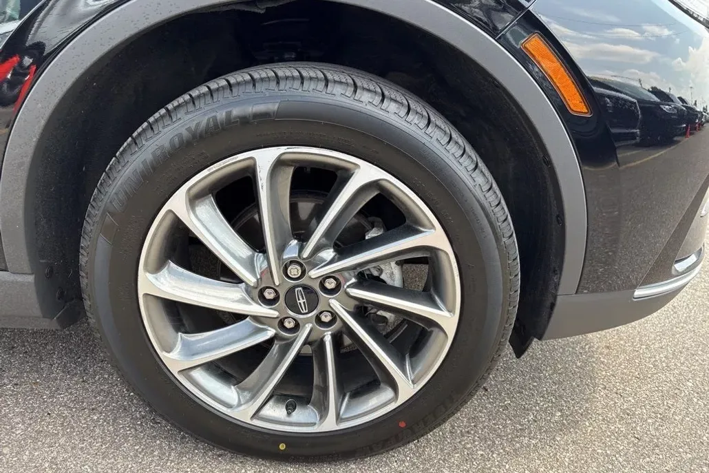 2023 Lincoln Corsair Standard photo 1