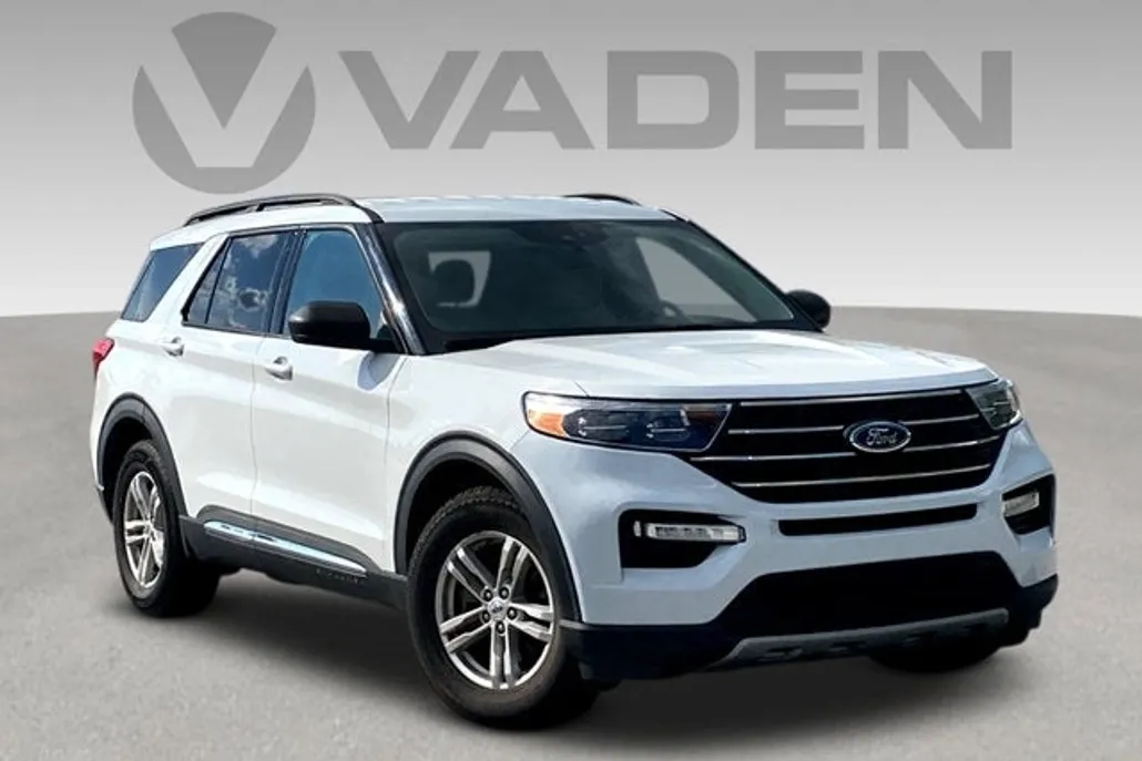 2023 Ford Explorer XLT photo 1