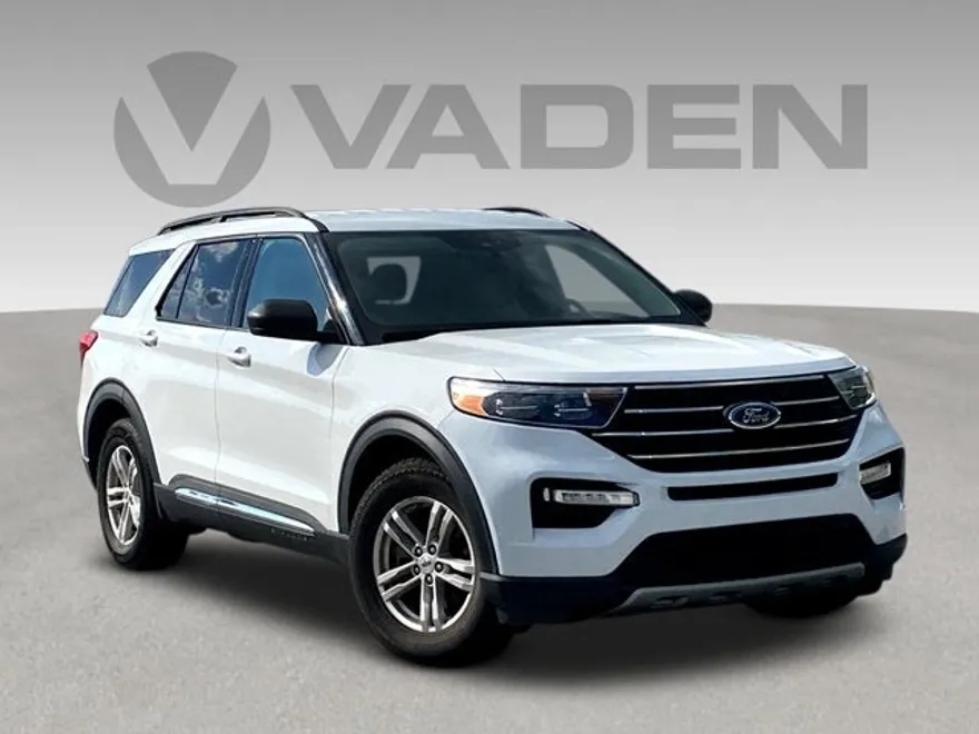 2023 Ford Explorer XLT photo 1