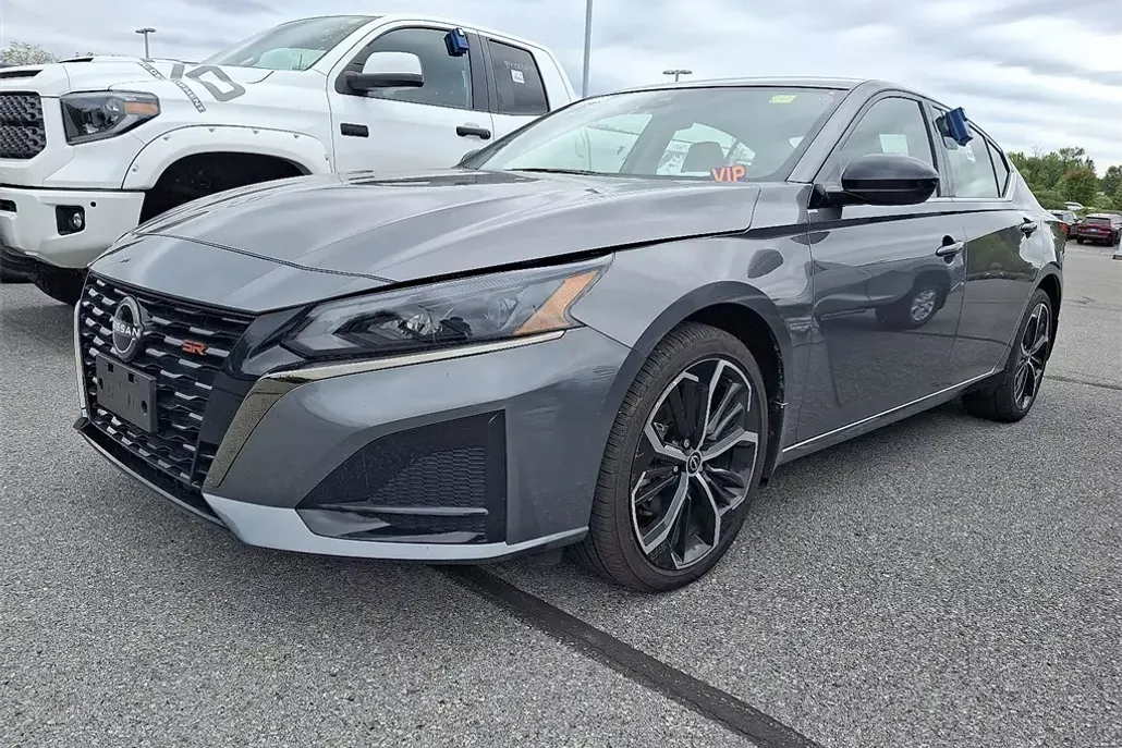 2024 Nissan Altima 2.5 SR photo 1
