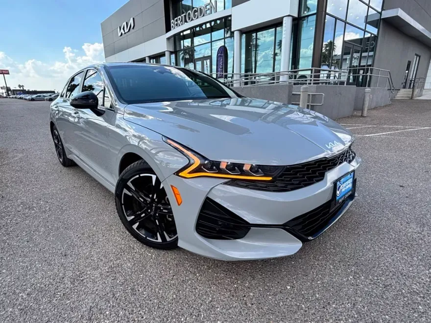 2023 Kia K5 GT-Line photo 1