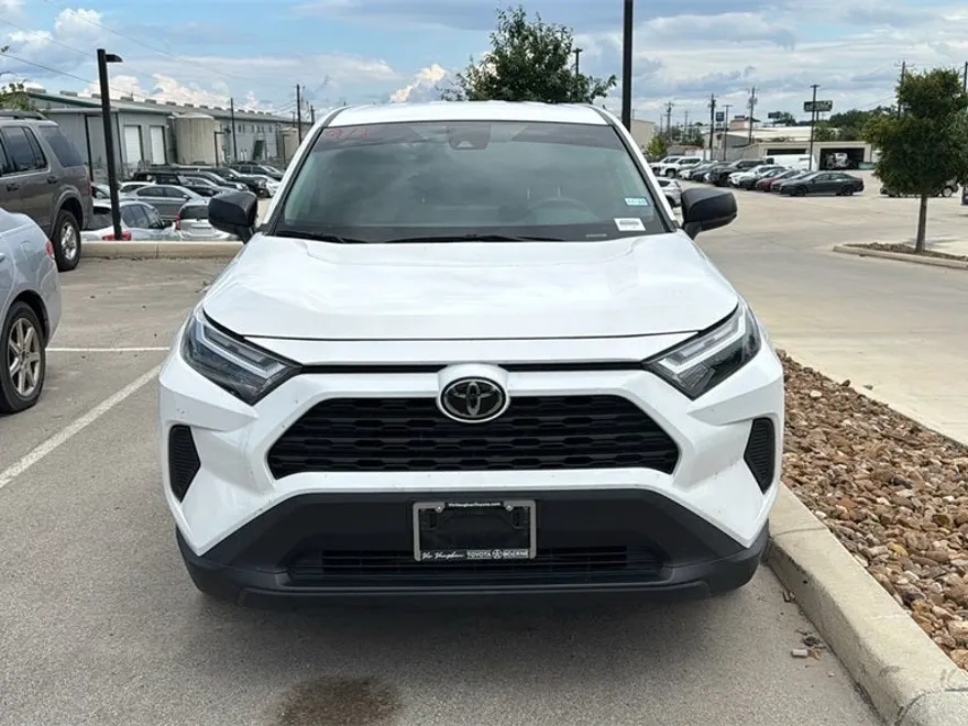2024 Toyota RAV4 LE photo 1
