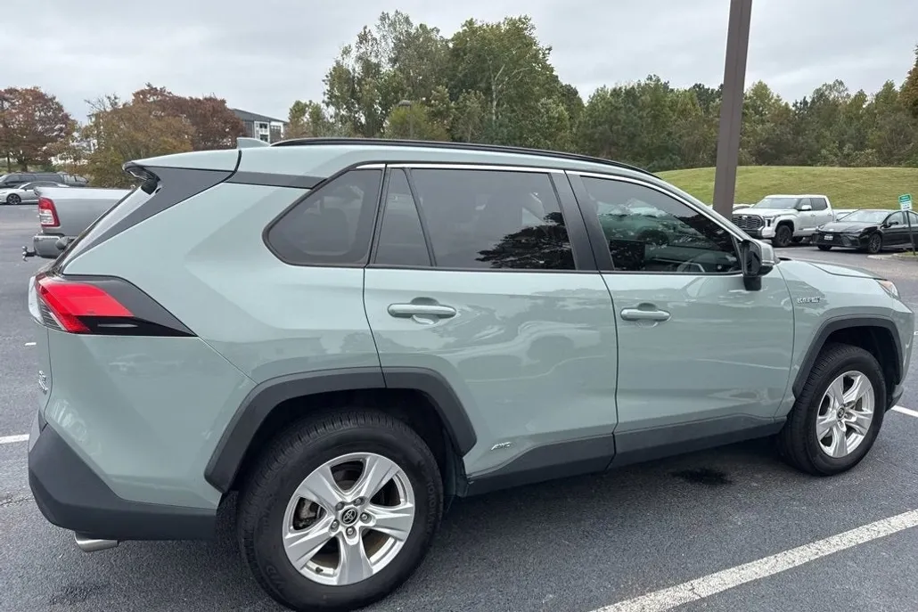 2021 Toyota RAV4 Hybrid XLE photo 1