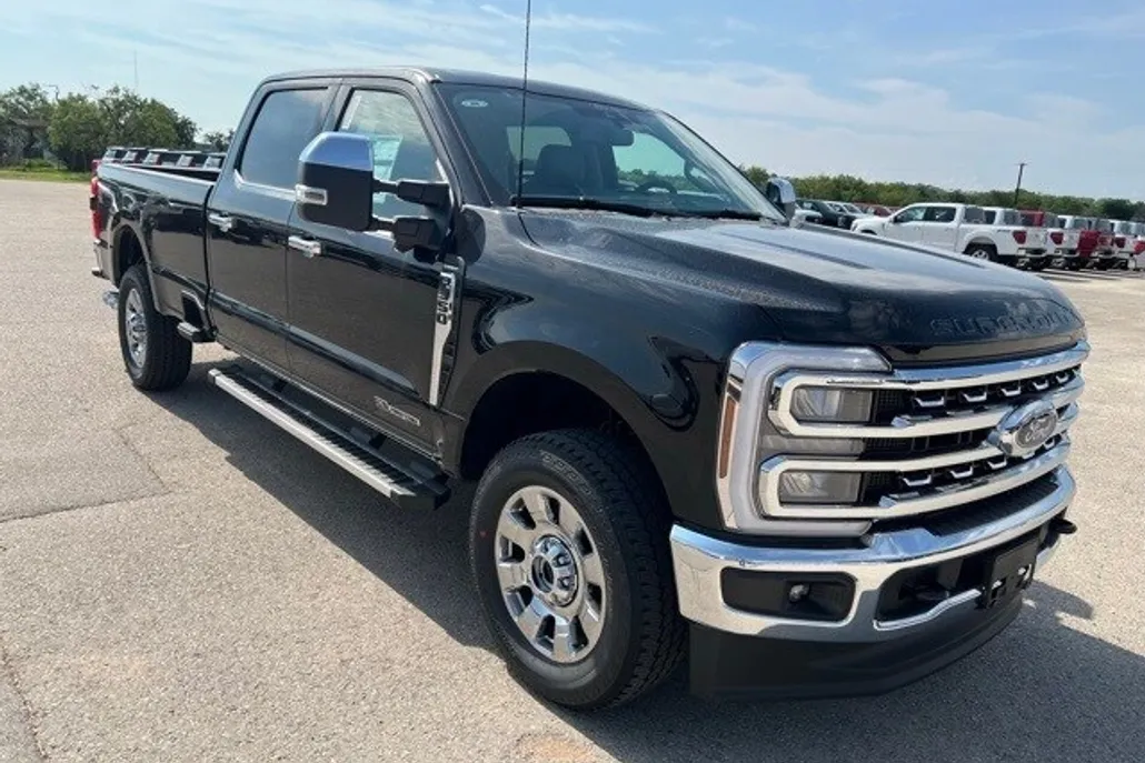 2025 Ford F-350 Lariat photo 1