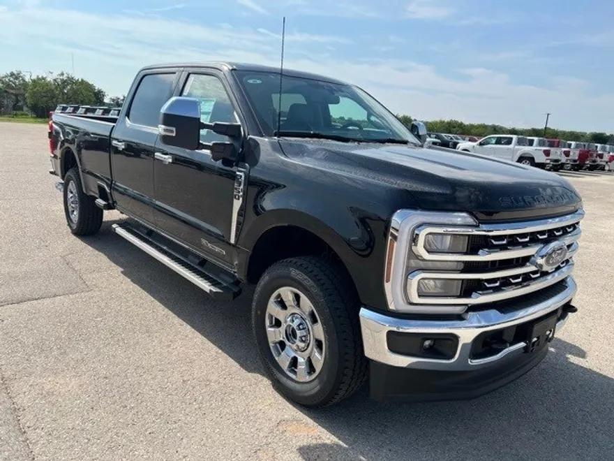 2025 Ford F-350 Lariat photo 1